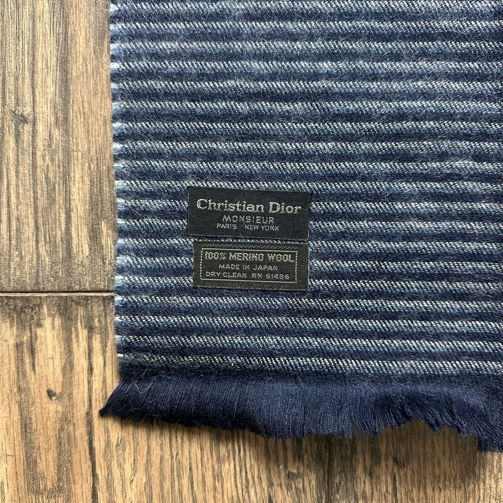 Elegant and timeless vintage Christian Dior Monsieur scarf - Picture 3 of 8